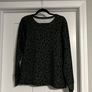 Comfy animal print shirt size large. Long sleeve GAIAM brand